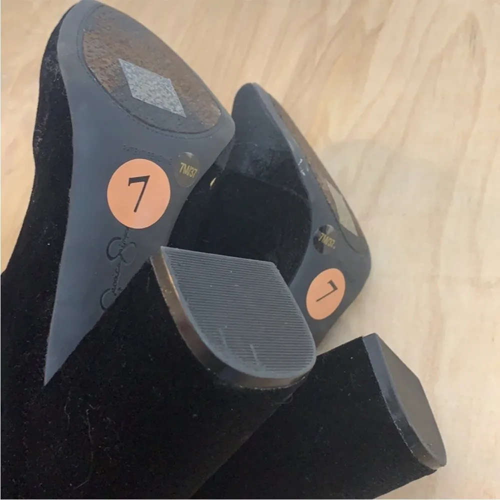 Jessica Simpson Black Velvet Ankle Boots Size 7 - Image 9