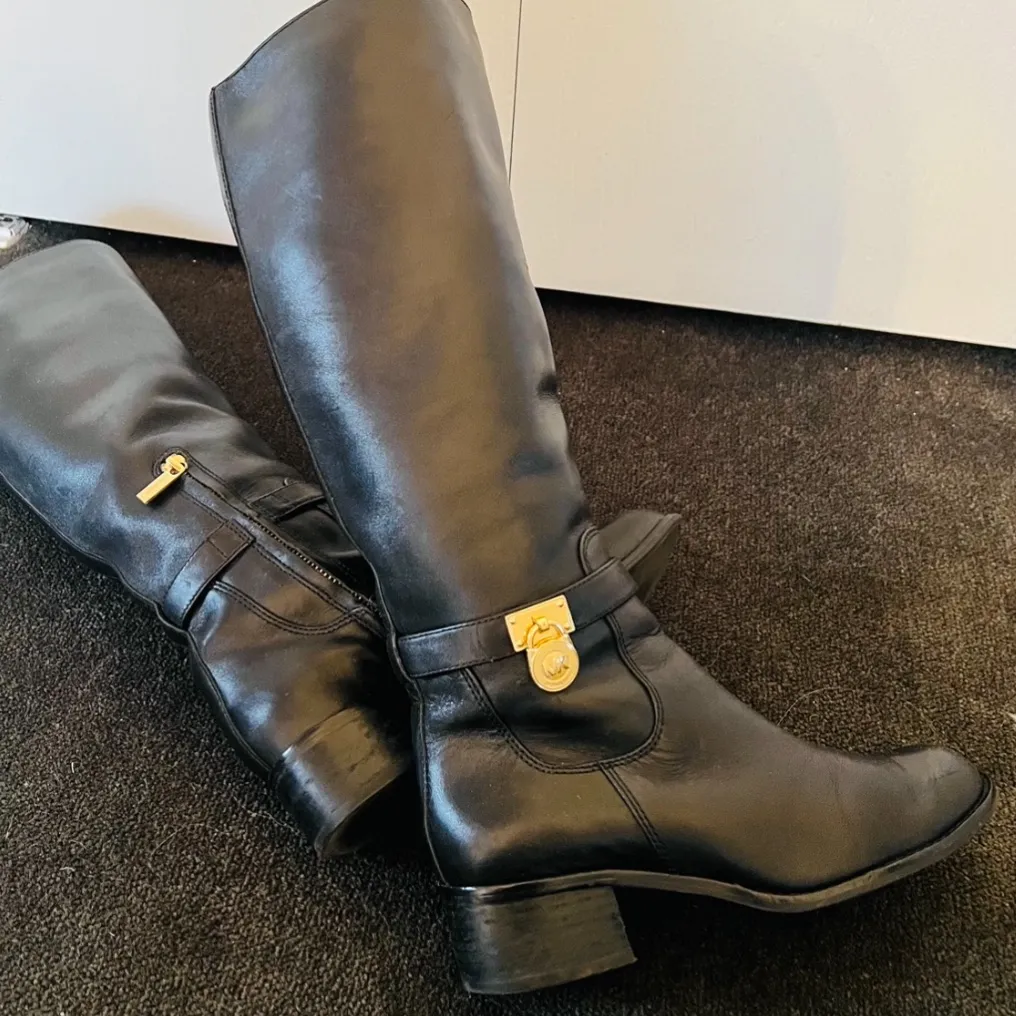 Michael Kors MICHAEL  Hamilton Black Leather  Riding Boot - Image 3