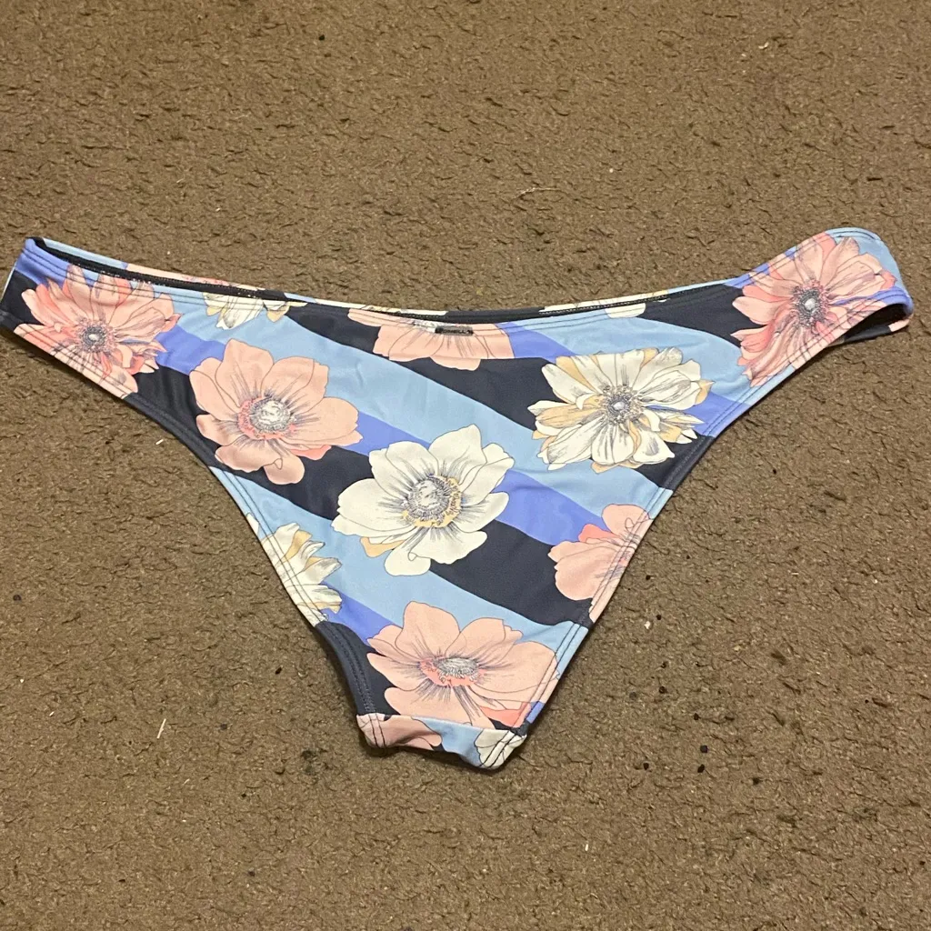 New NWT O’Neill Roxbury Matira‎ Swim Bikini Bottom Blue Floral Size XL - Image 2