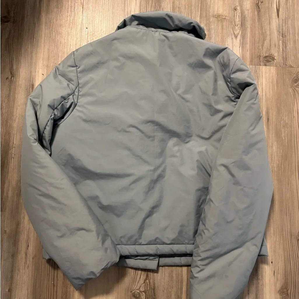 GAP Women's Light Gray Puffer Jacket NWOT - Image 2