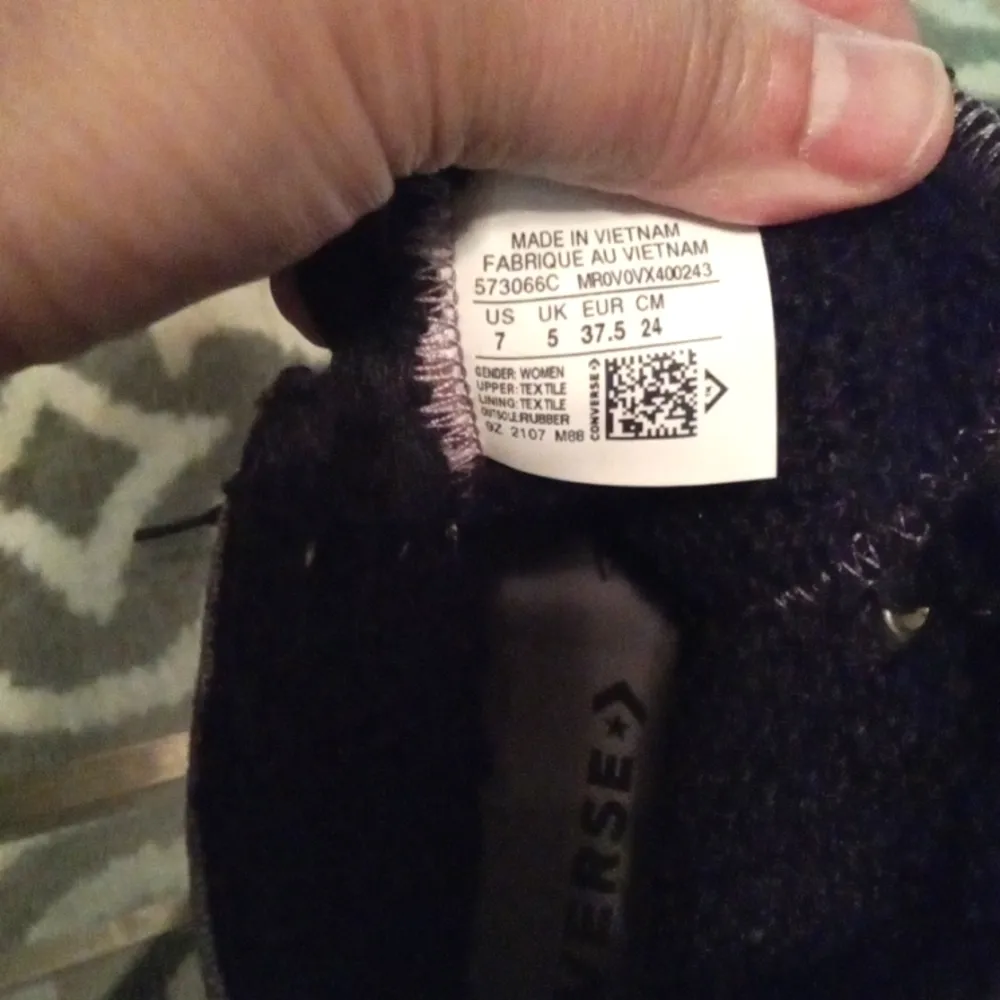 Converse Chuck Taylor all star lugged high top fleeced lined size 7 women - Image 5