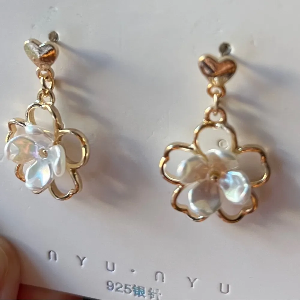 Delicate Gold Floral Earrings with Iridescent Petals Dainty Heart Top 925 Silver - Image 4