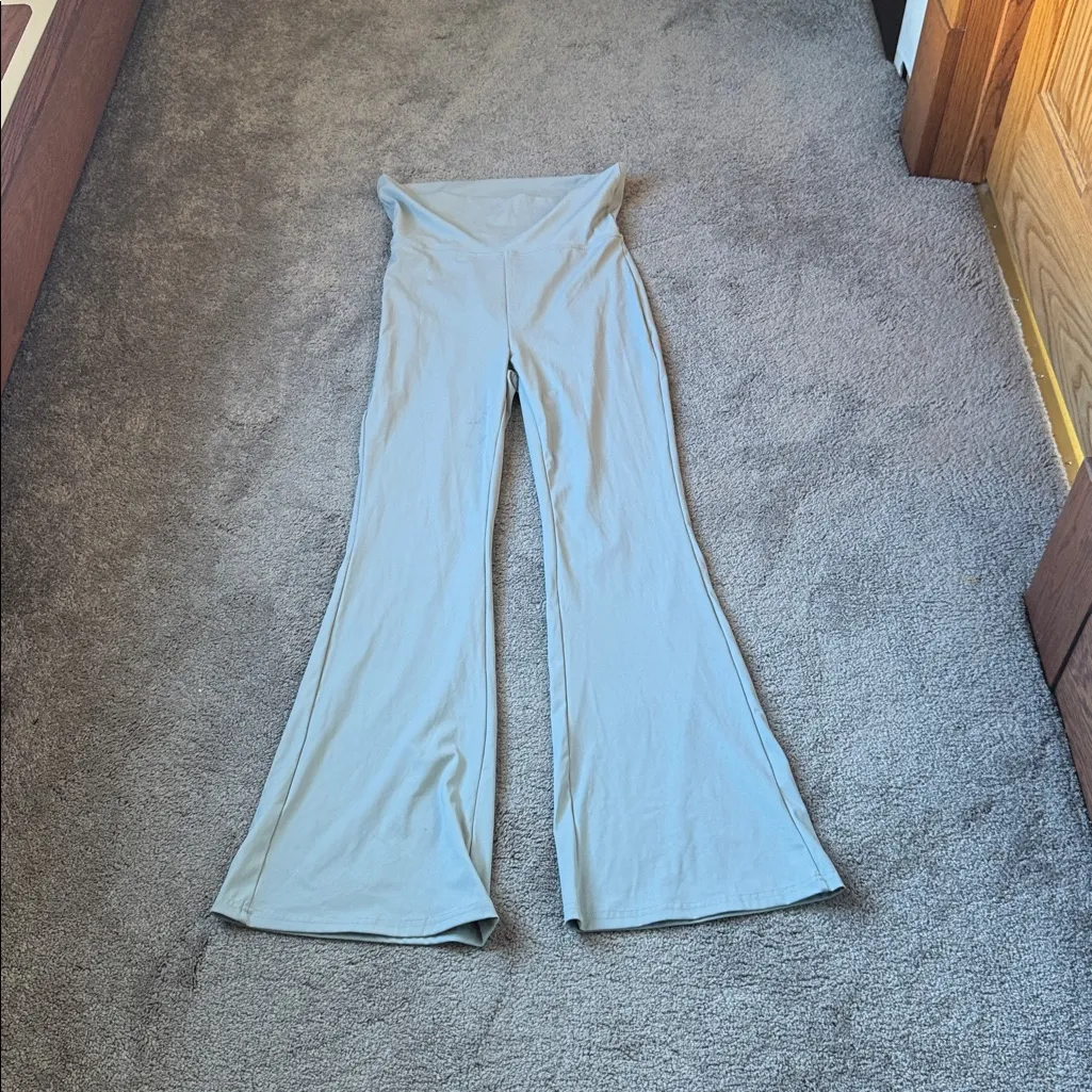 Gray Two Piece Gym Flare Pants Set SIZE M Size M - Image 5