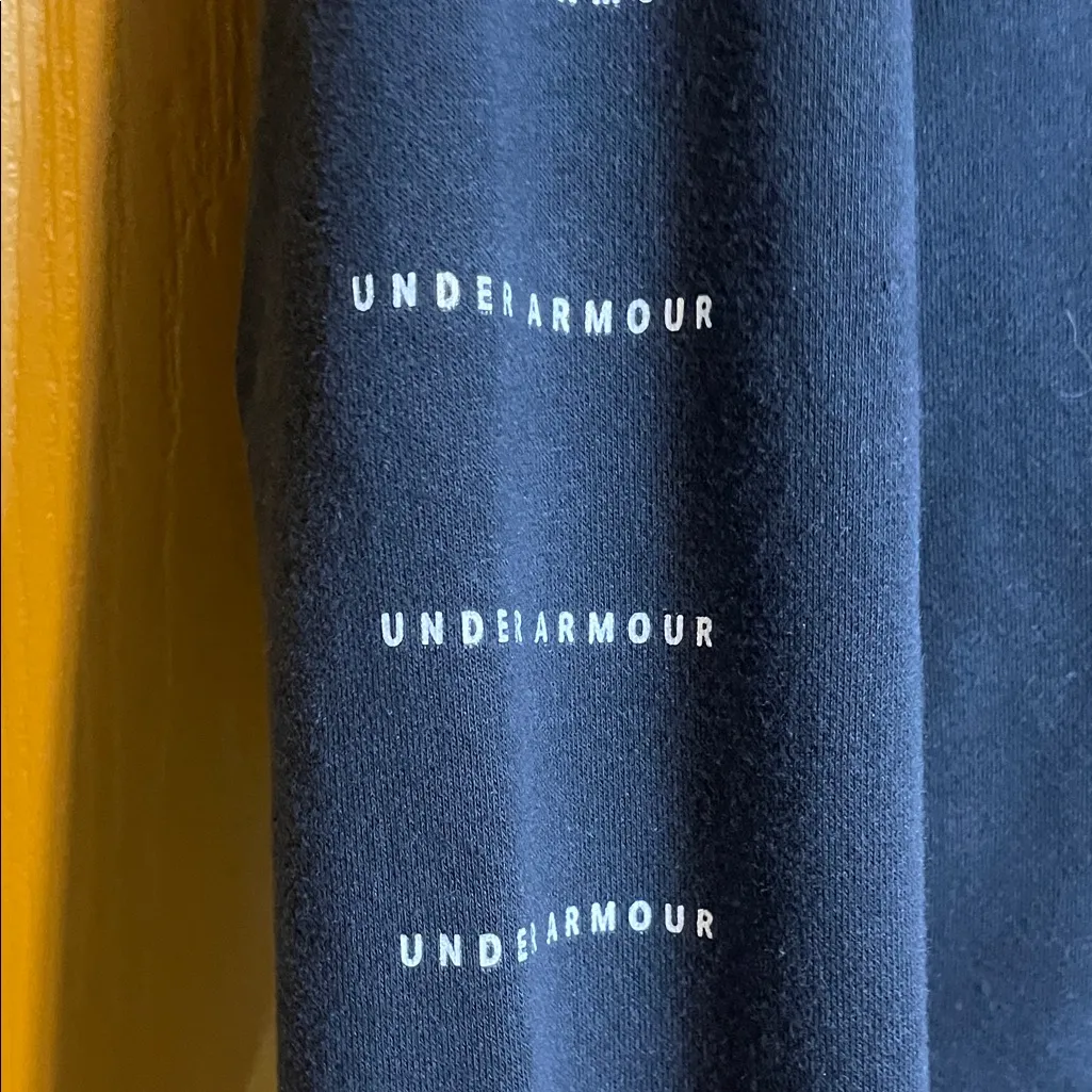 Under Armour  Black Sweatshirt - Image 3