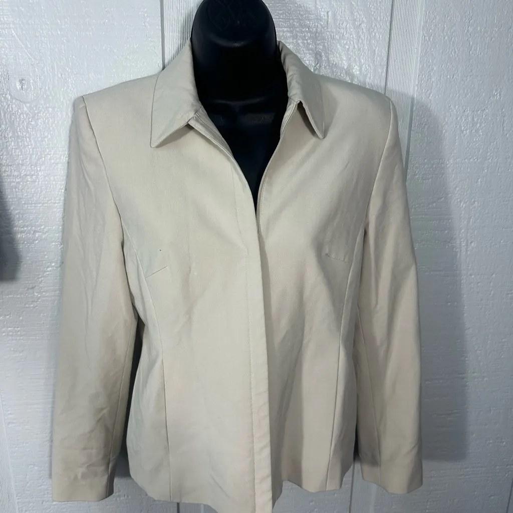 Kate Hill Petites Tan Zip Front Blazer Size 2P EUC - Image 3