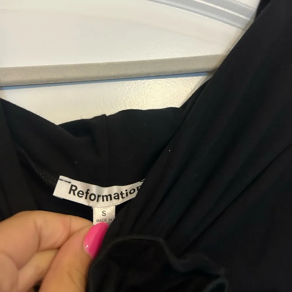 Reformation Fiorelle Off-The-Shoulder Midi-Dress - Image 5