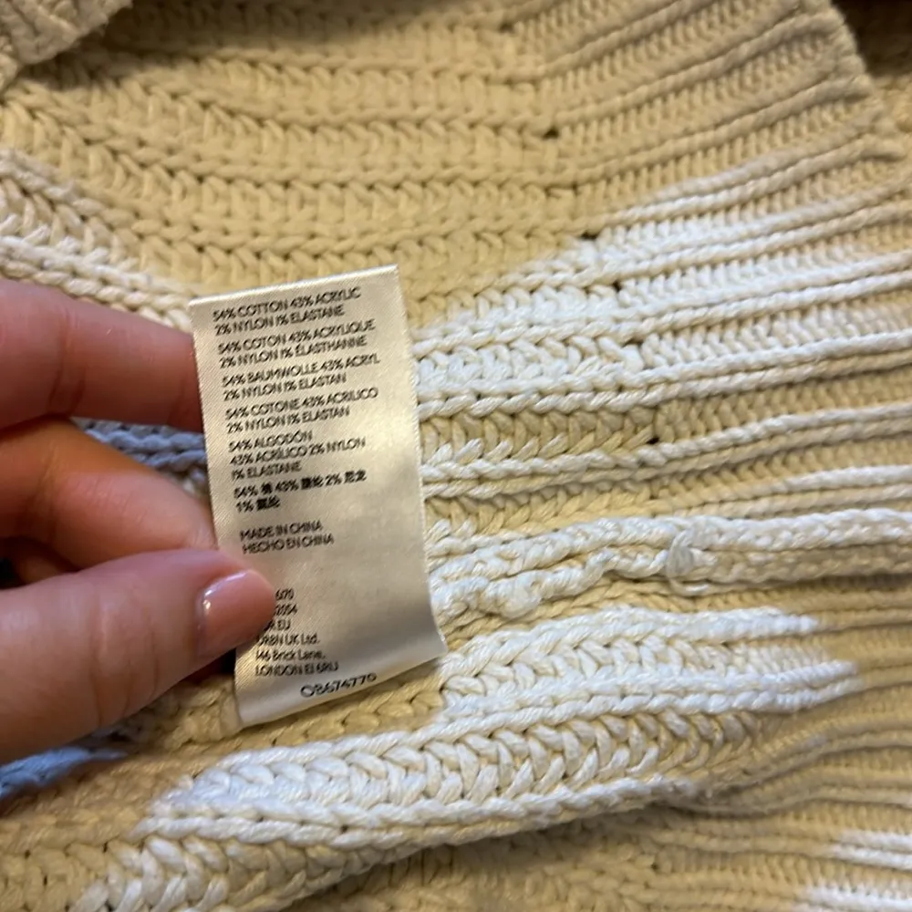 Free People Chunky Knit Cowl neck Sweater Size small - Image 8