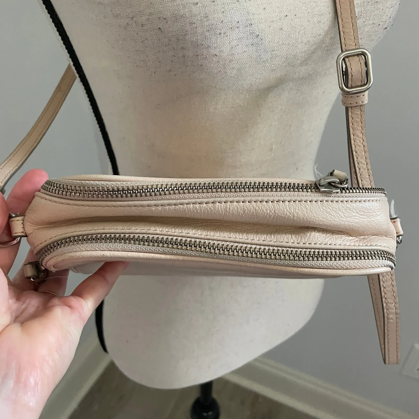 Neutral Leather Crossbody Bag Zip Up Adjustable Strap Banana Republic Soft Girl - Image 10