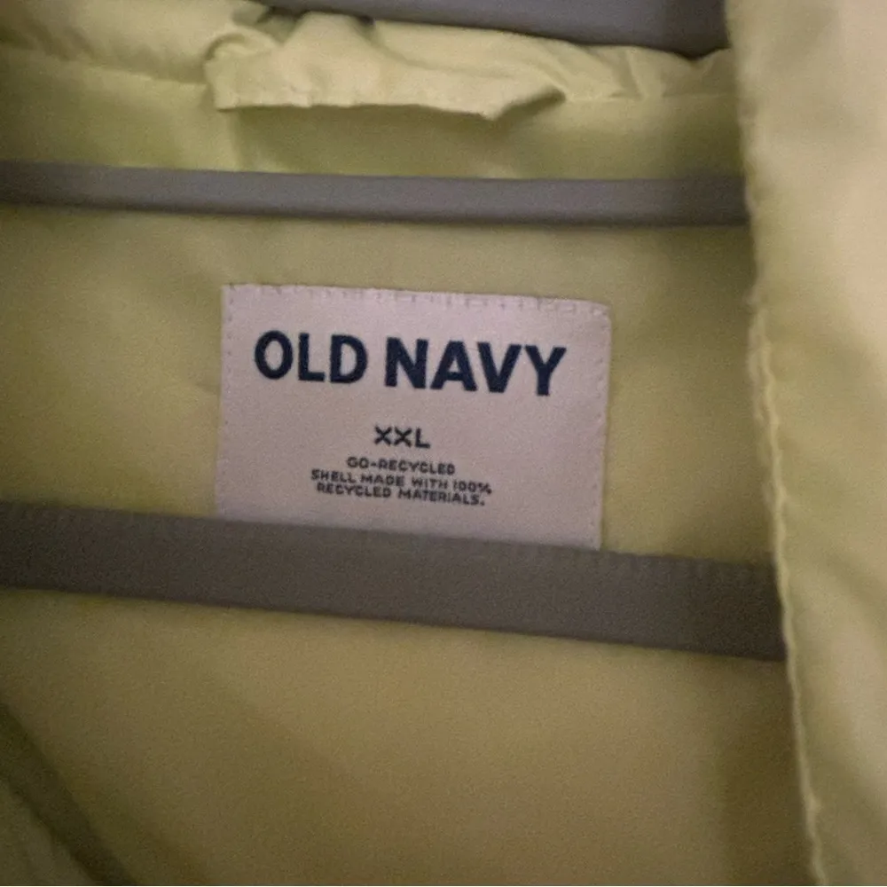 Old Navy  Puffer Vest - Image 2