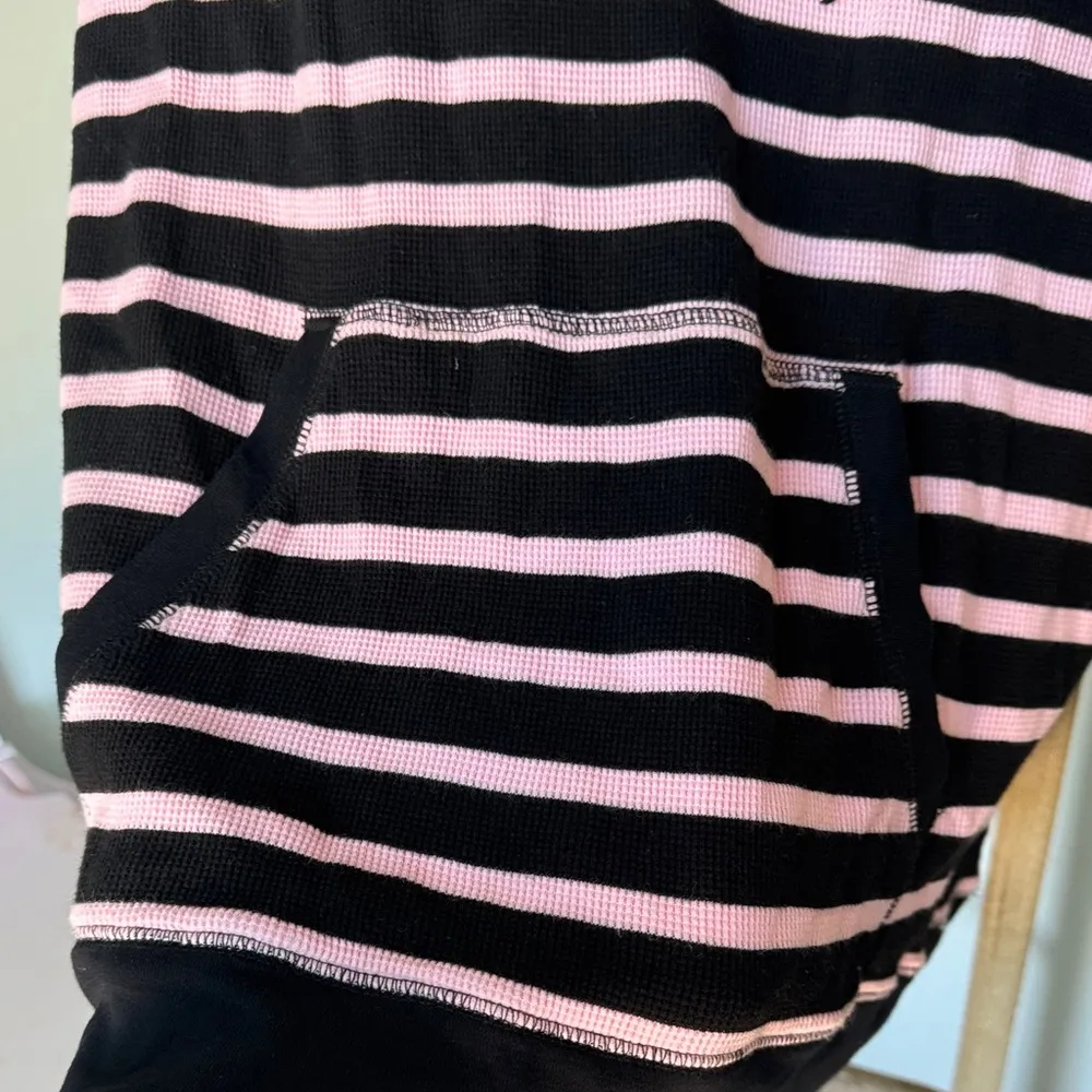 Lauren Ralph Lauren Women's Black and Pink Striped Cowl Neck Sweater - Image 4