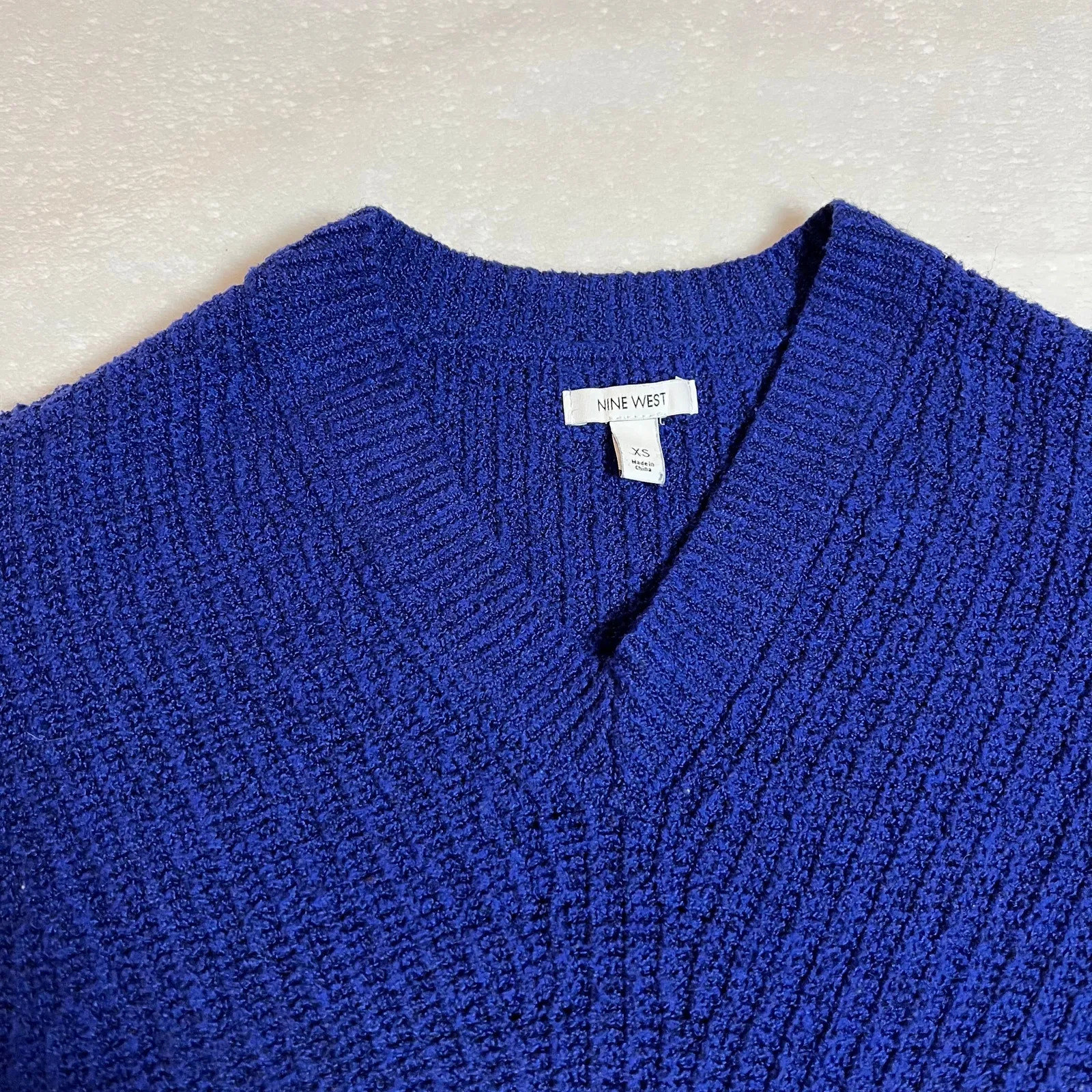 Nine West V-Neck Textured Knit Sweater Size XS Casual Cozy Minimalist Layers - Image 3