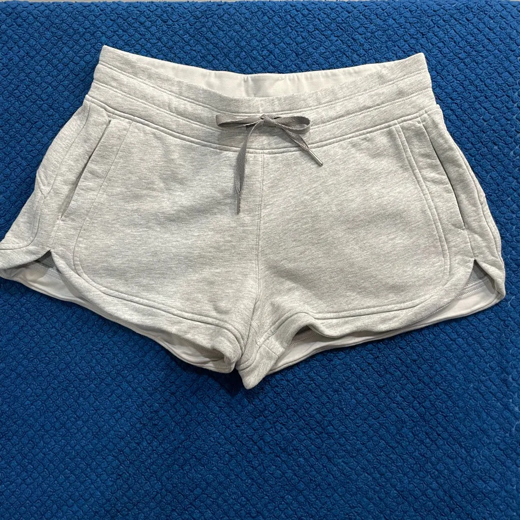Lululemon  Hit Reset Cotton Gray Short Size 10 - Image 4
