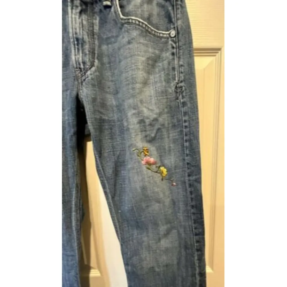 Levi Strauss Women’s 514 Slim Straight Denim Jeans w/ Flower - Image 4