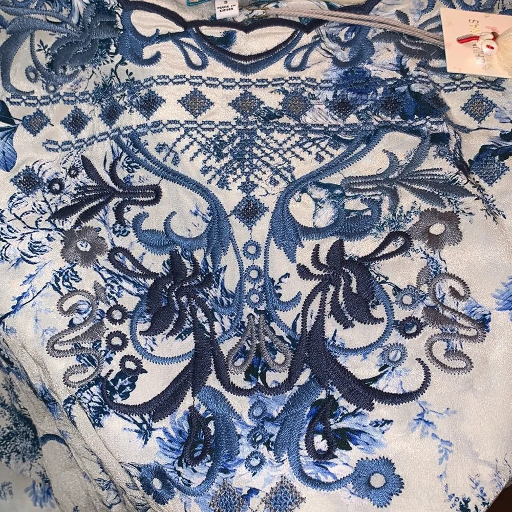 Johnny Was Silk Addy Top in blue toile, blue and gray embroidery - Image 3