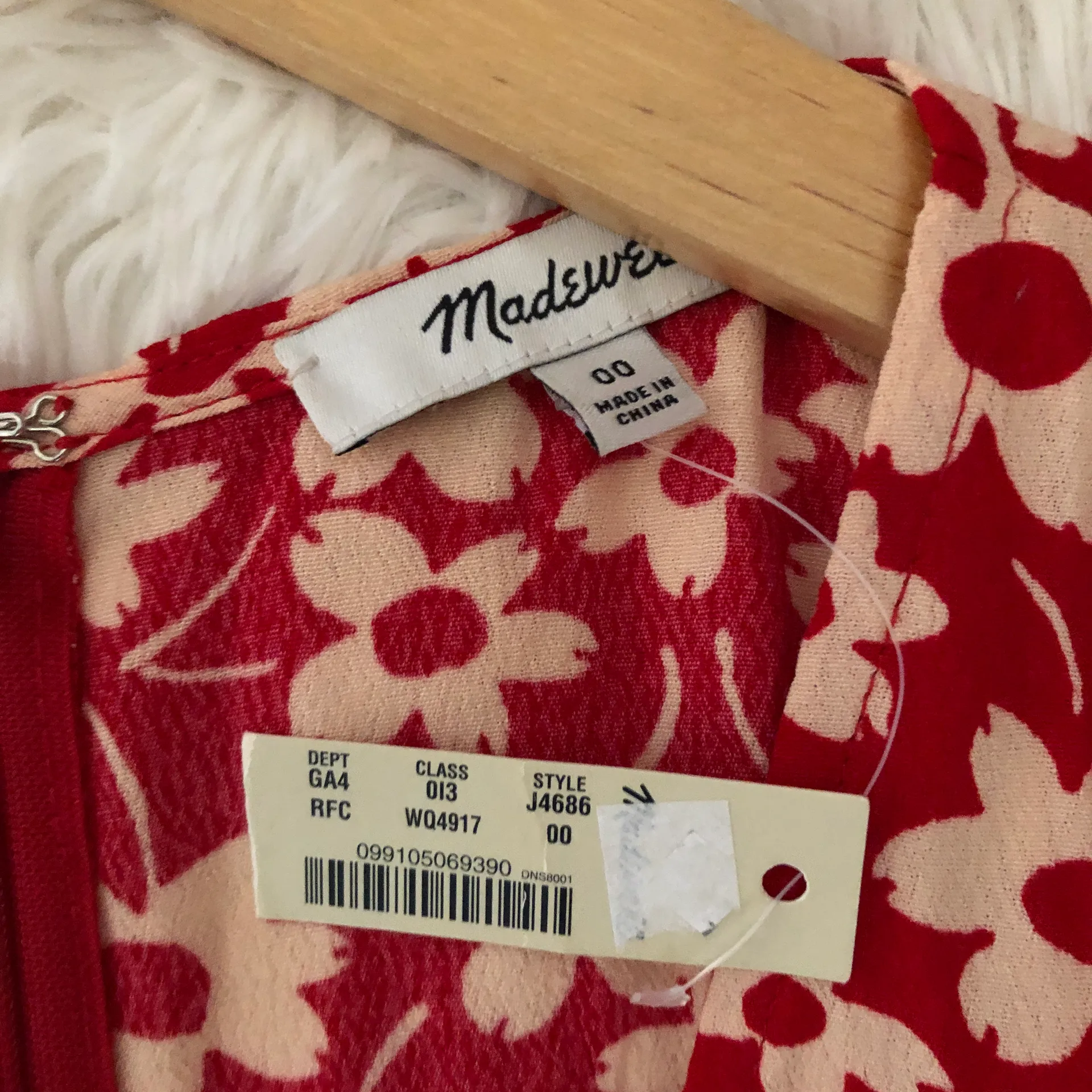 NWT  wrap front romper in mini daisy - Image 5