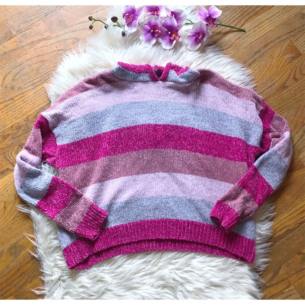 NWT Romeo & Juliet Couture Crop Hooded Sweater - Image 6