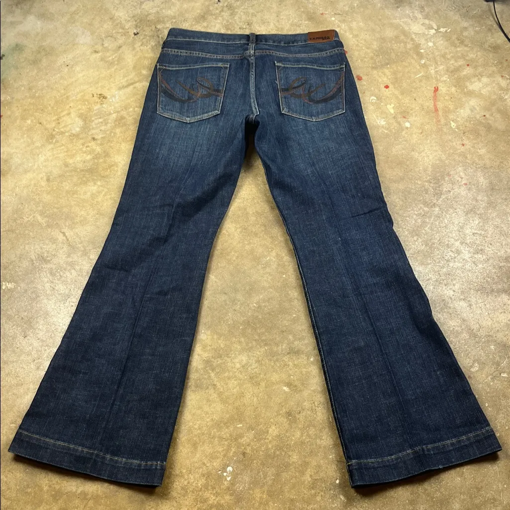 Express Dark Blue Eva Fit and Flare trouser Jeans
Size: 10s (See measurement) - Image 4