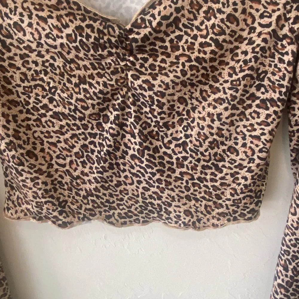 SHEIN tan black leopard cropped long sleeve shirt top with v neck ruch neckline - Image 4
