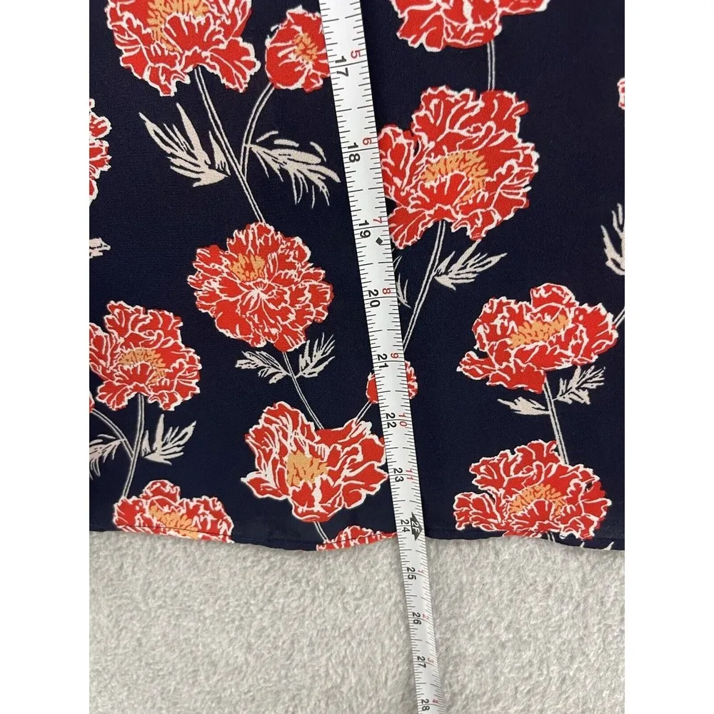 Banana Republic Women's Blouse Red Roses Medium Bell Sleeves - Image 8