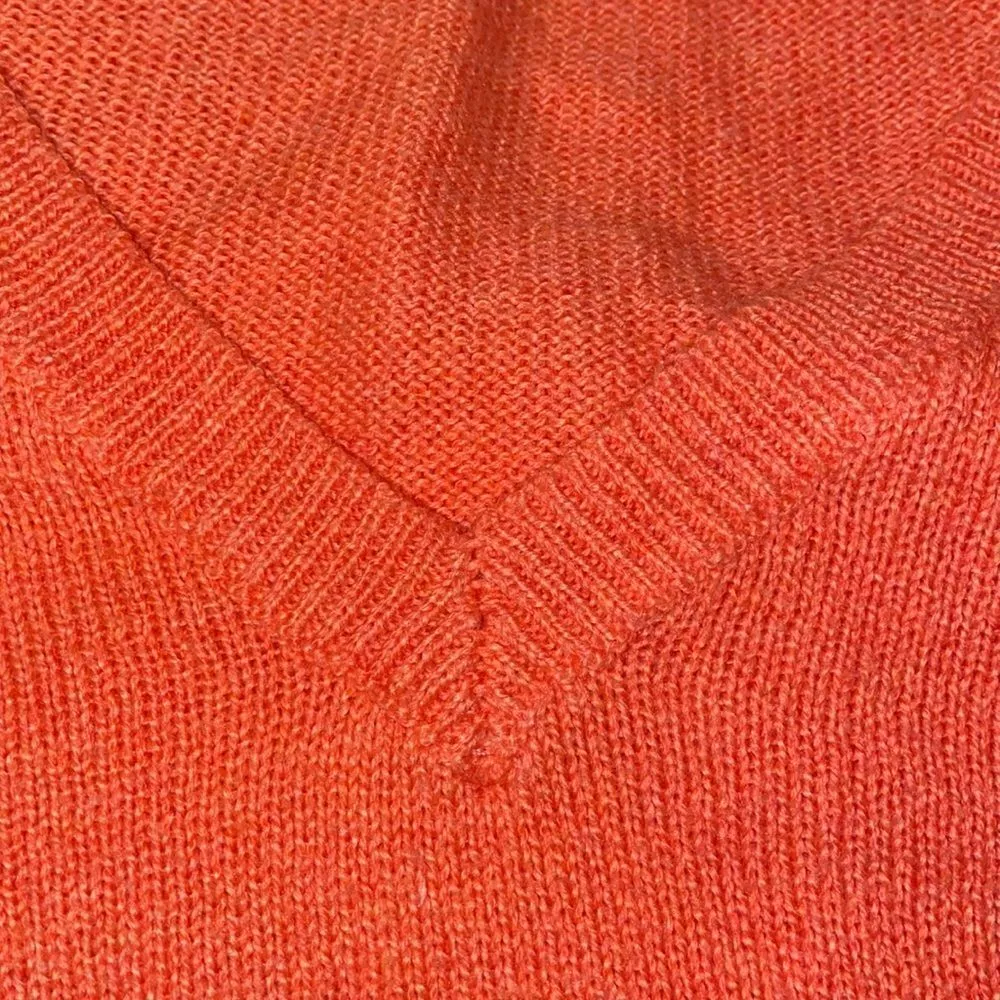 ✨ Old Navy Coral Colored V-neck Sweater✨ - Image 4