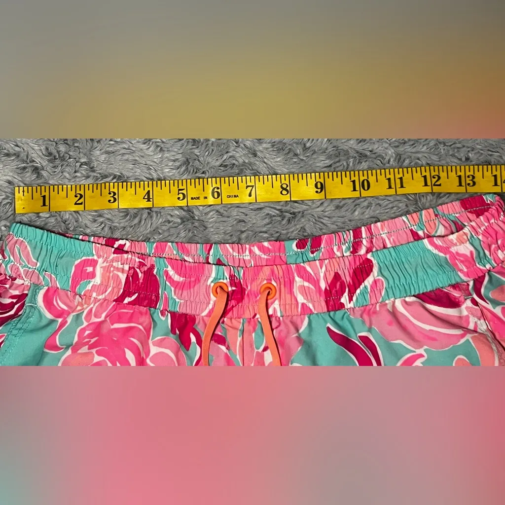 Lilly Pulitzer Luxletic Run Around Shorts in the "Love Birds" print Size M - Image 3