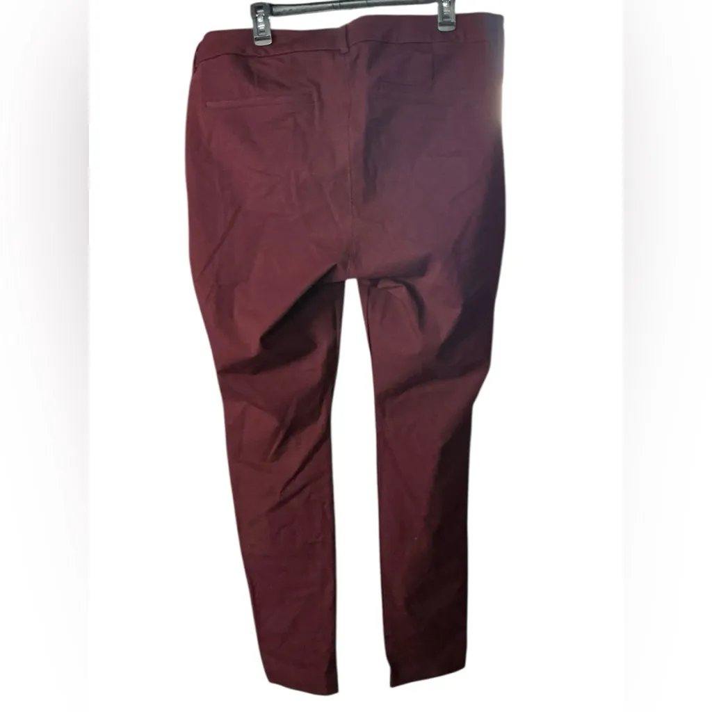 Old Navy Burgundy Cropped Pants - Image 4