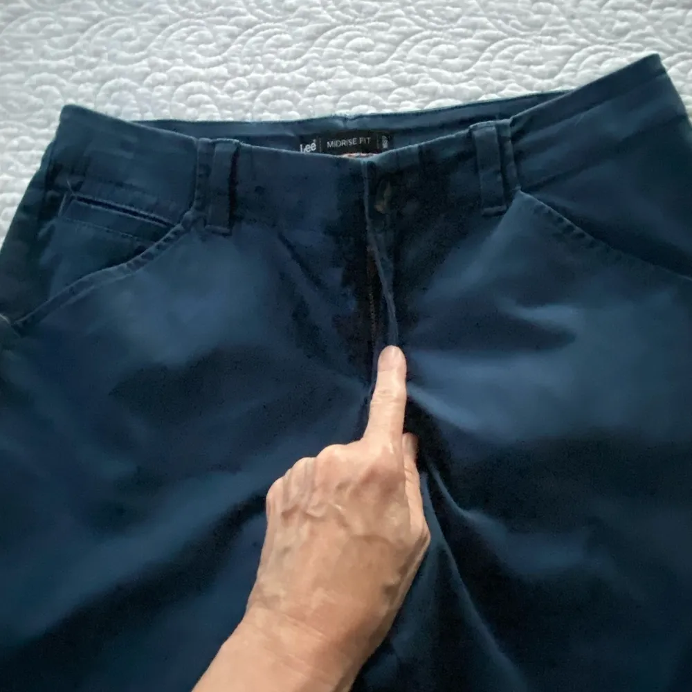 Lee  Cropped Straight Ankle Length Pants Midrise Navy Size 4 - Image 4