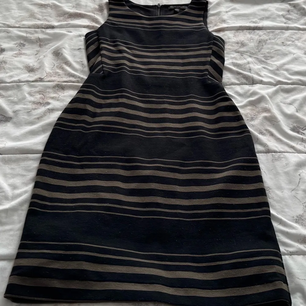 Banana Republic Striped Black and Tan Sleeveless sheath Dress, size 0 office - Image 13