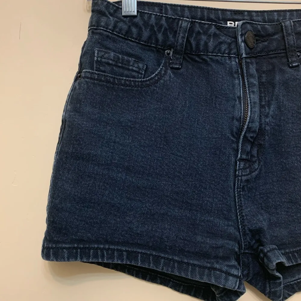 BDG High Rise Erin 5 Pocket Shortie Black Denim Shorts Size 25 - Image 5