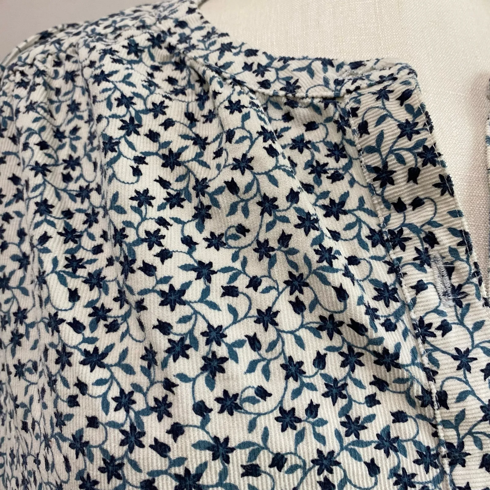 Old Navy Blue Ivory Ditsy Floral Corduroy Tie Sleeve Top Size XL - Image 6
