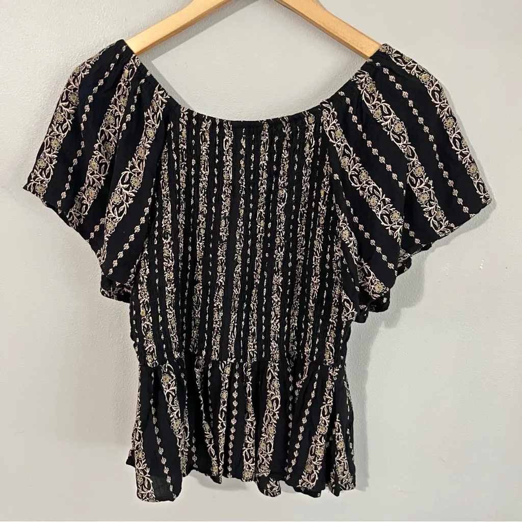 Angie Boho Smocked Babydoll Top Black Floral Flutter Sleeve Peplum Large - Image 5