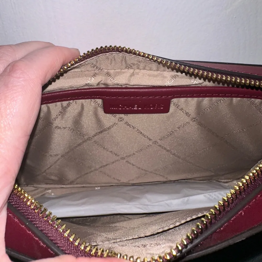 Michael by Michael Kors Jet Set Lg Crossbody in Mulberry Multi Signature Logo Pink - Image 8