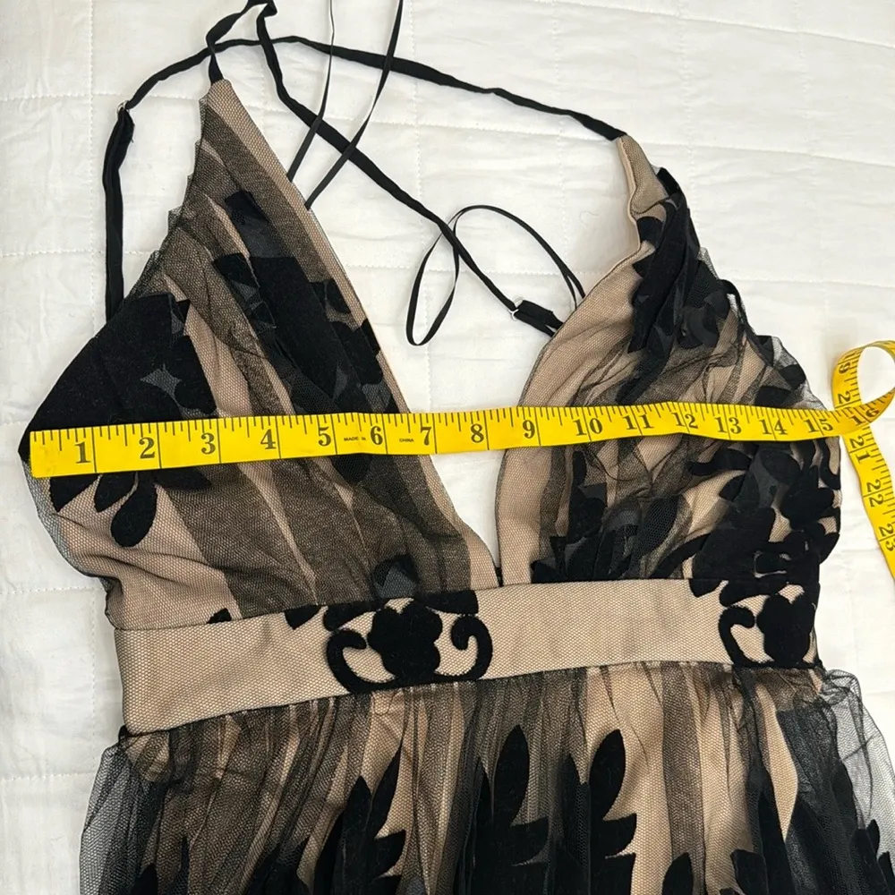 LUXXEL ELEGANT BLACK NUDE FLORAL LACE STRAP DEEP V-NECK GOWN sz S - Image 10
