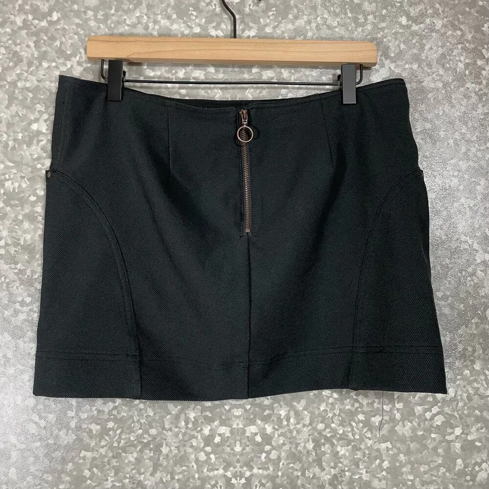 Urban Outfitters Women's Black Straight Mini Skirt - Size Large - Exposed Zipper - Image 7