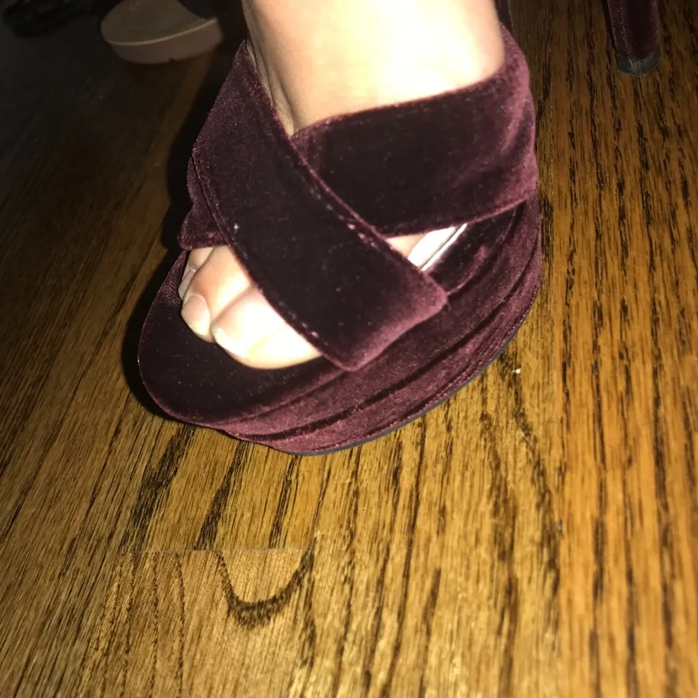 maroon jessica simpson velvet heels 6.5 - Image 3