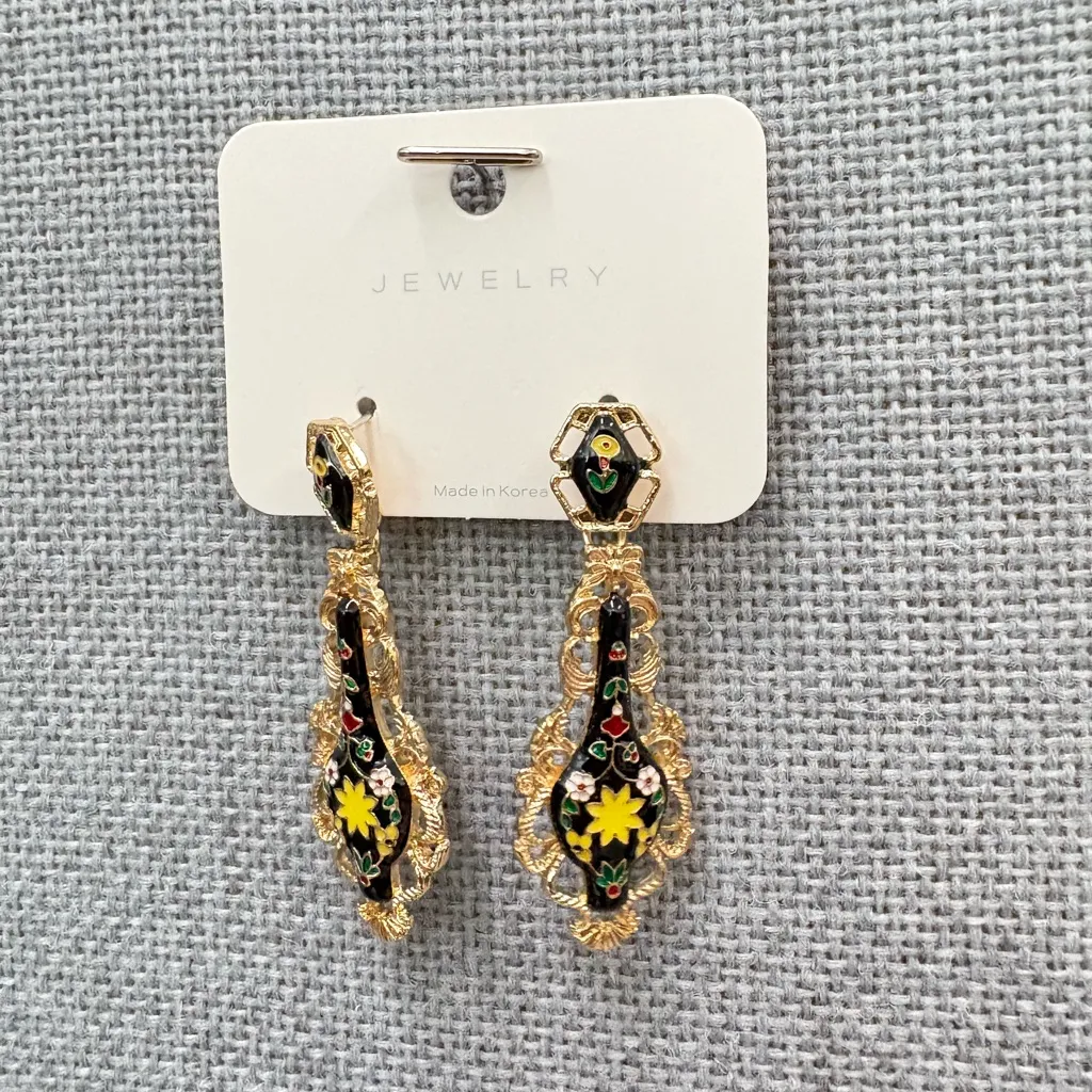 Vintage‎ Style Black Enamel Vase Earrings with Floral Relief Antique Look new Gold - Image 2