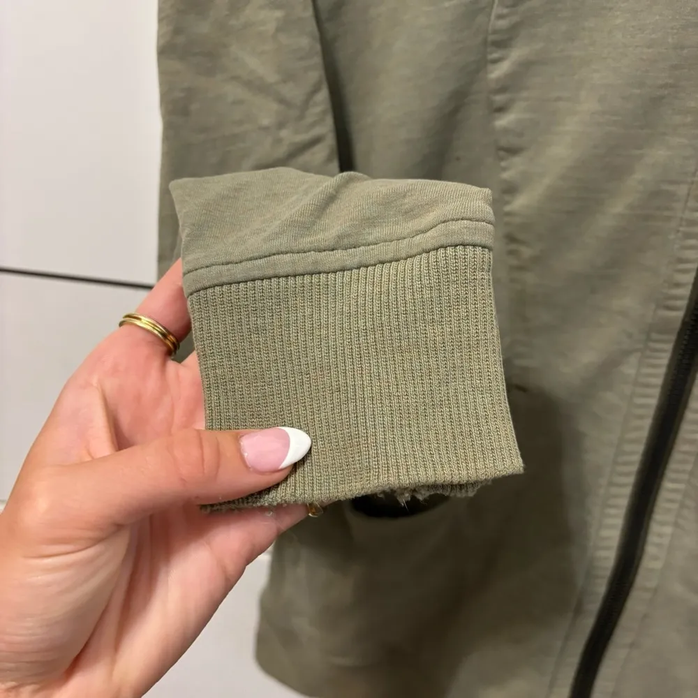 Lululemon On The Daily Hoodie
Heathered Fatigue Fog - Image 10