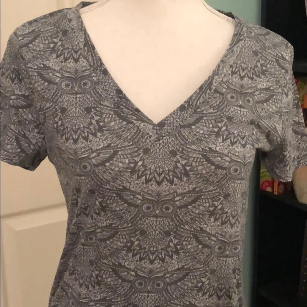 Mossimo short sleeve v neck owl tee Gray Size M - Image 2