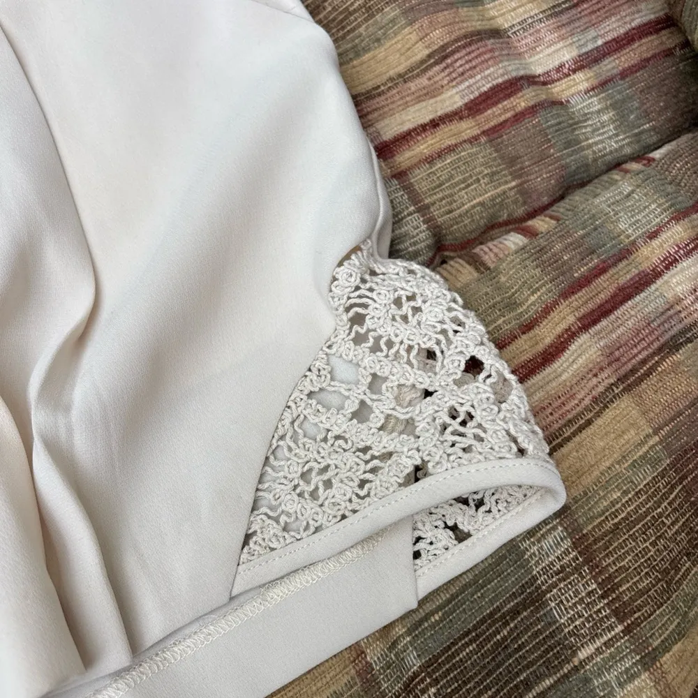 Cinq à Sept Cream High Waist Shorts with Lace Accent Size 8 - Image 6