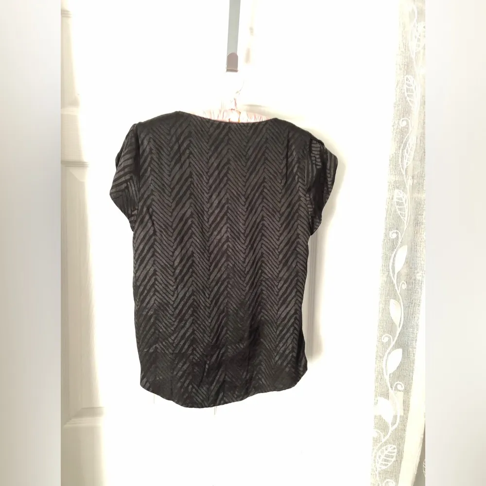 White House black market jacquard surplice Blouse top, size XS - Image 7