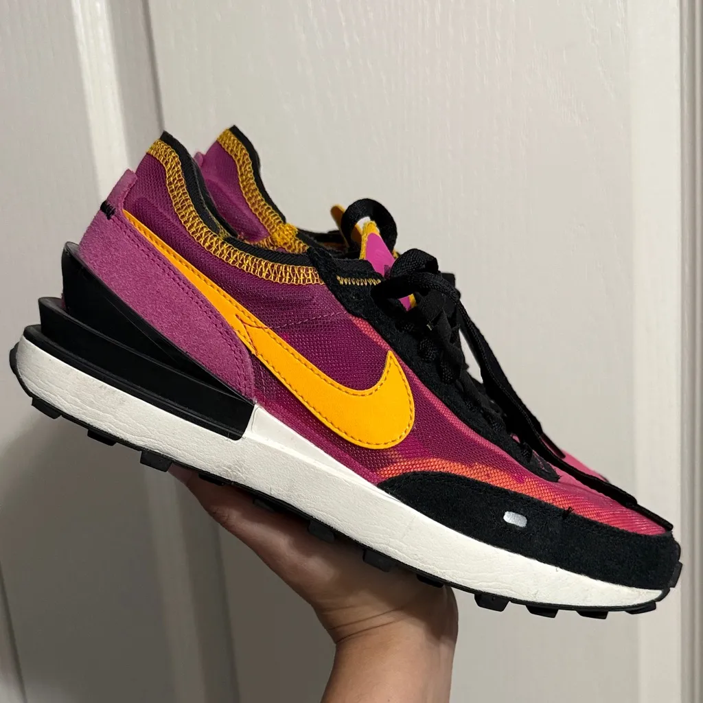 💖Nike Waffle One Athleisure Sneakers Active Fuchsia University Gold Streetwear - Image 3