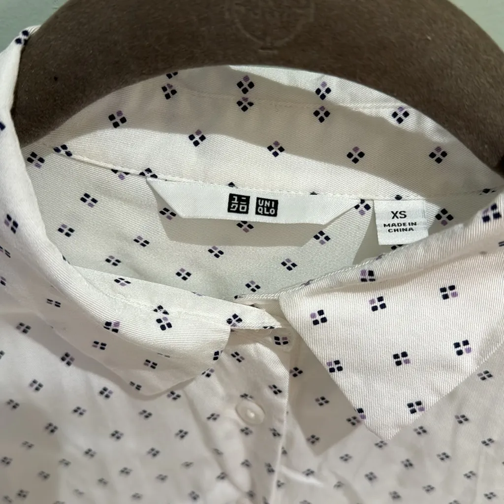 Uniqlo white button down top with purple geometric detail EUC - Image 2
