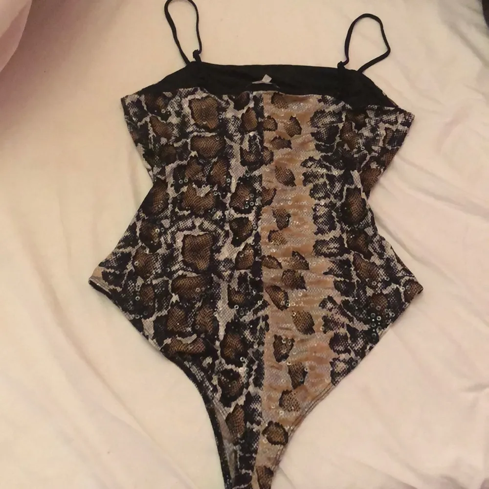 Super Cute Leopard Sequined Bodysuit - Image 5
