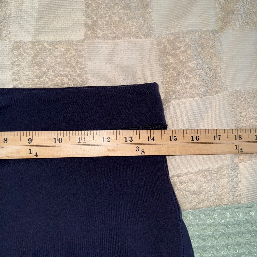 Lululemon  navy blue skirt size 6 - Image 2