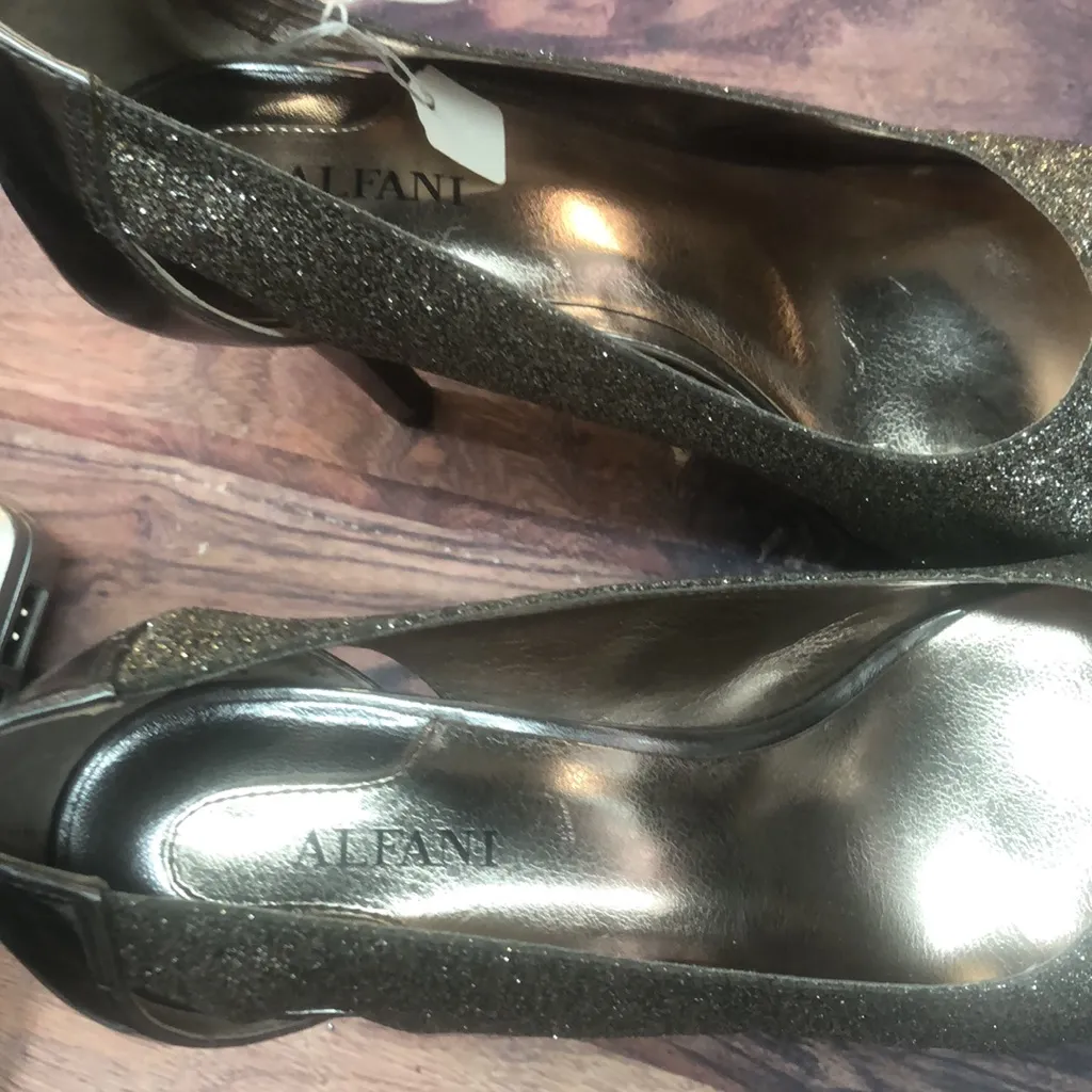 Alfani sz 8 goldish black w/ glitter look shoes - Image 5