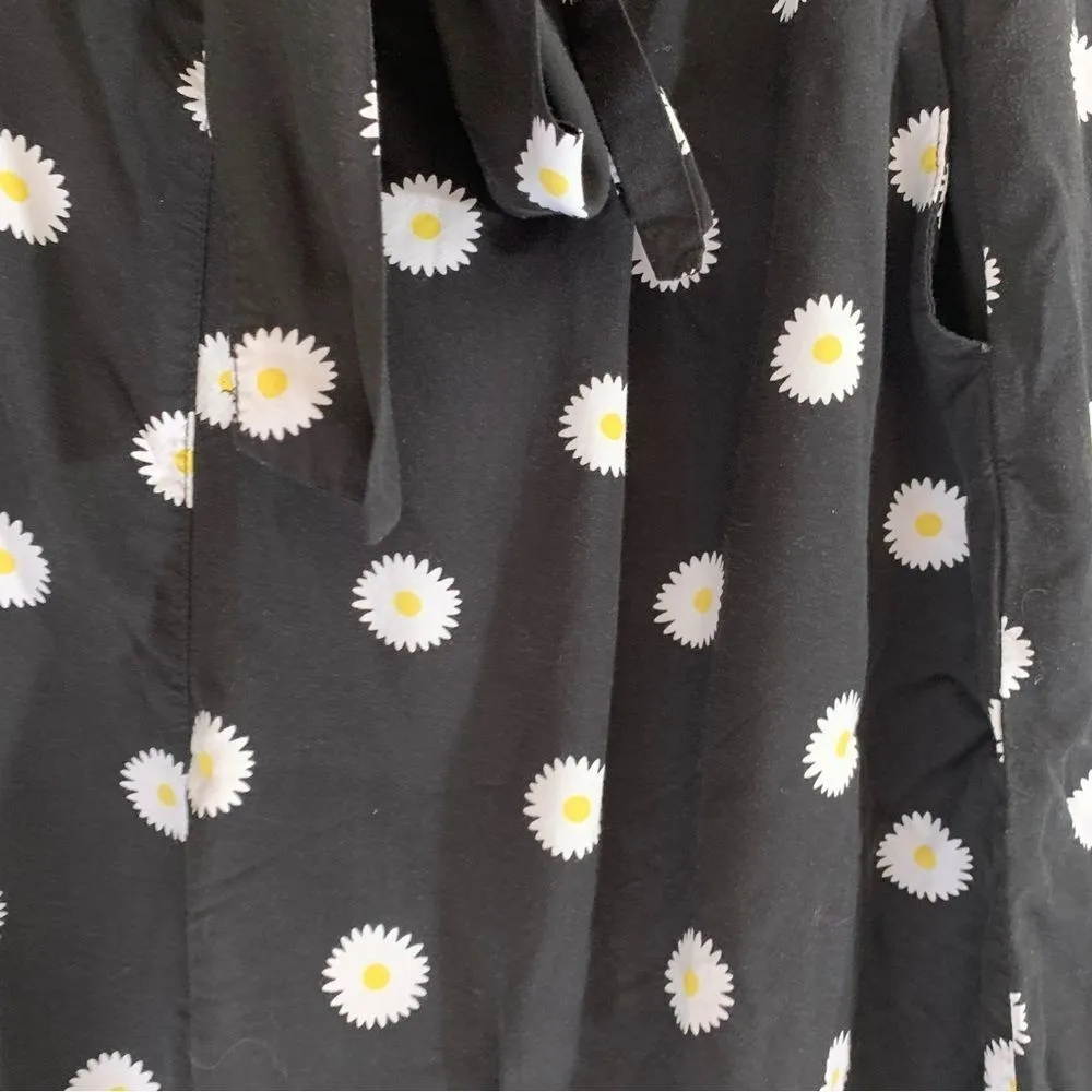 𝅺Urban‎ Outfitters Black Daisy Print High Rise Shorts- Large - Image 5