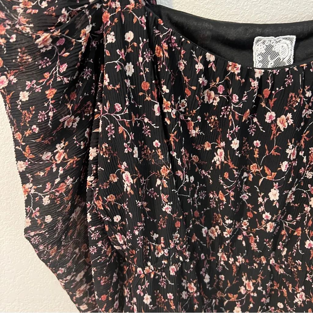 Sadie & Sage Textured Chiffon Floral Print Puff Sleeve Top Peasant Size‎ M Black Size M - Image 3