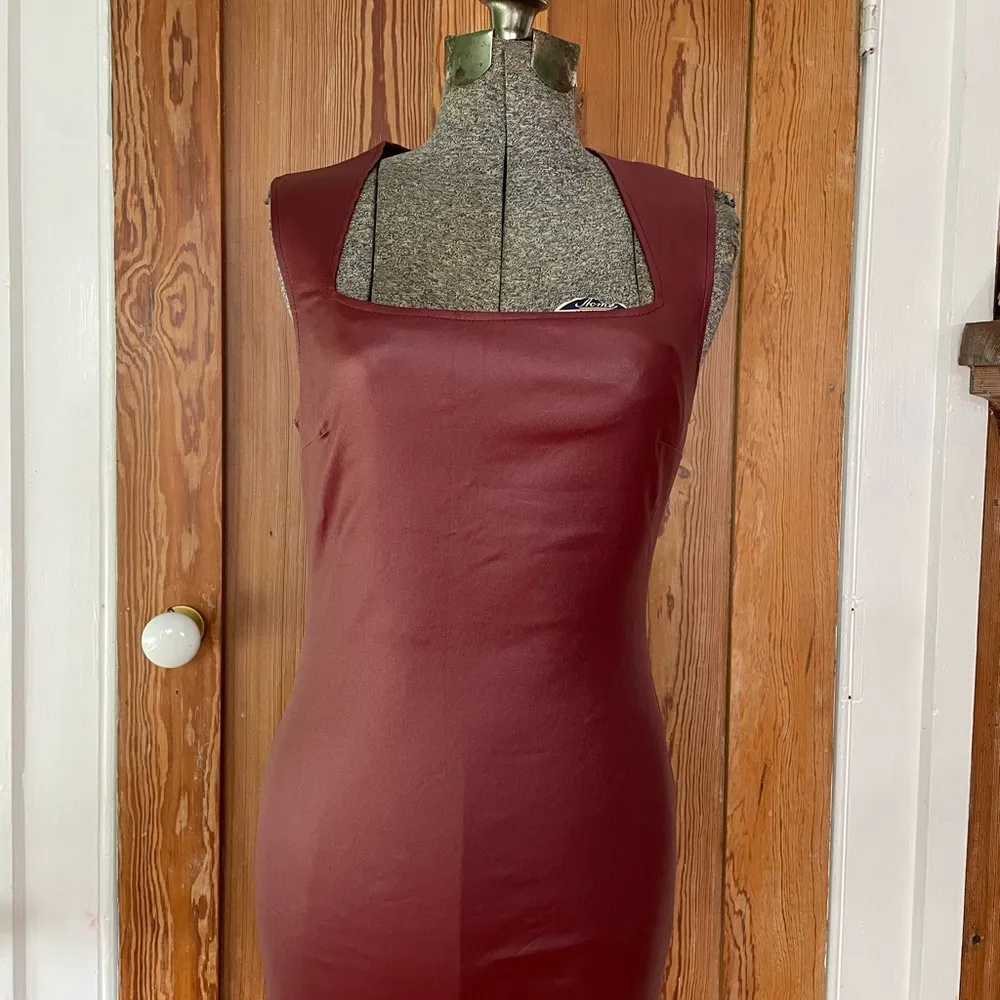 Idem Ditto Faux Leather Burgandy Square Neck 90s Mini Dress - Sz S 💚🎀 - Image 2