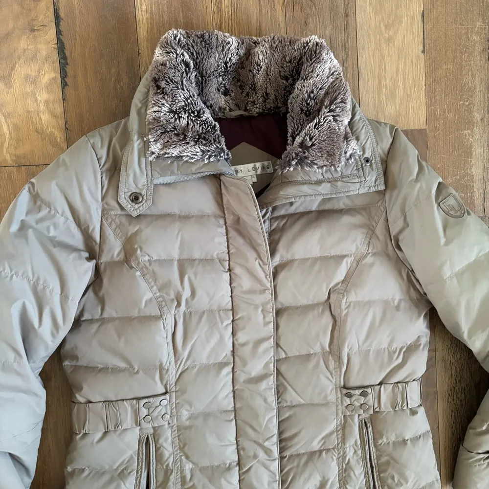 Larry Levine Beige Down Puffer Knee length Coat Size Large - Image 11