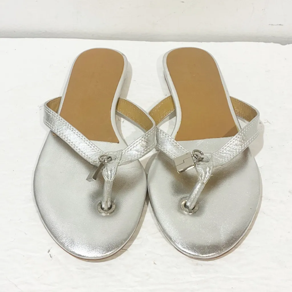 L.A.M.B. Gwen Stefani Flat Thong Sandals Metallic Silver Leather Size 8.5 Charm - Image 2